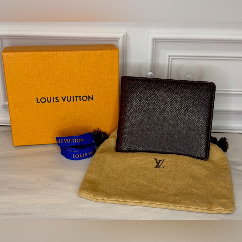 Louis Vuitton Taiga Leather Men’s Bifold Wallet – Deep Maroon | Full Set